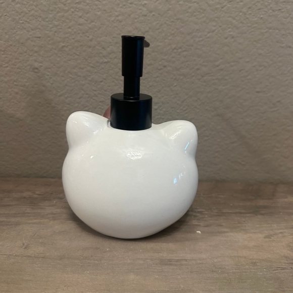 COPY - Hello Kitty Soap/Lotion Dispenser - Picture 3 of 3